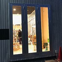 店舗外装ガラスサッシ